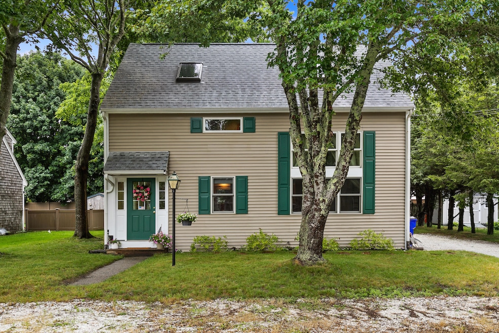 10 Freeman St, Buzzards Bay, MA 02532 - photo 1