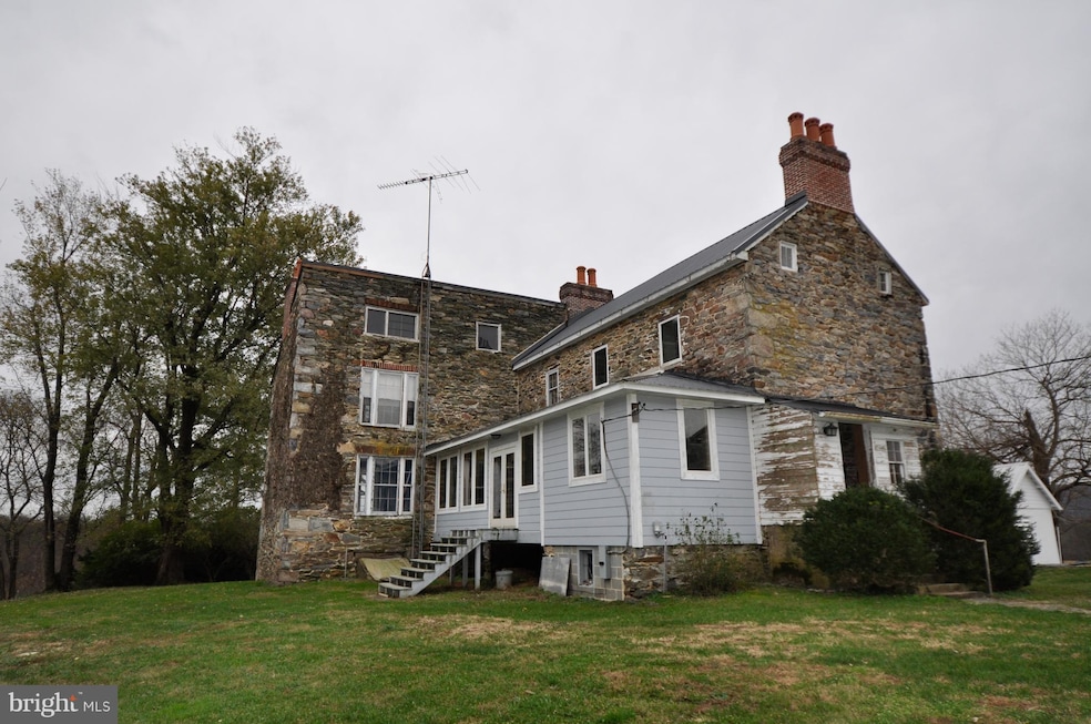 509 E Mountain Rd, Knoxville, MD 21758 - photo 1