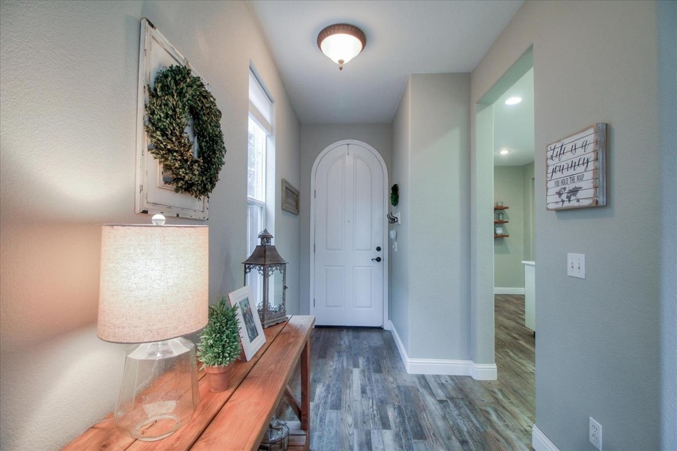 340 Mendocino Ct, Oakdale, CA 95361 - photo 1