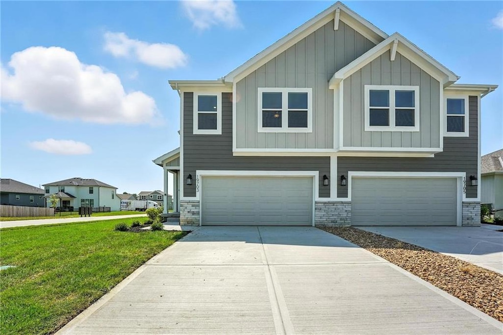 19705 W 195th Place, Spring Hill, KS 66083 - photo 1