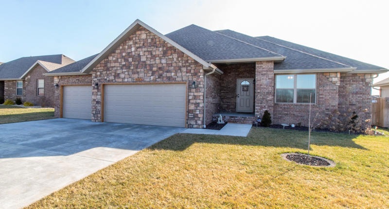 676 N Rockingham Ave, Nixa, MO 65714 - photo 1