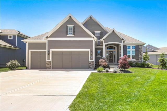 10413 W 170th Place, Overland Park, KS 66221 - photo 1