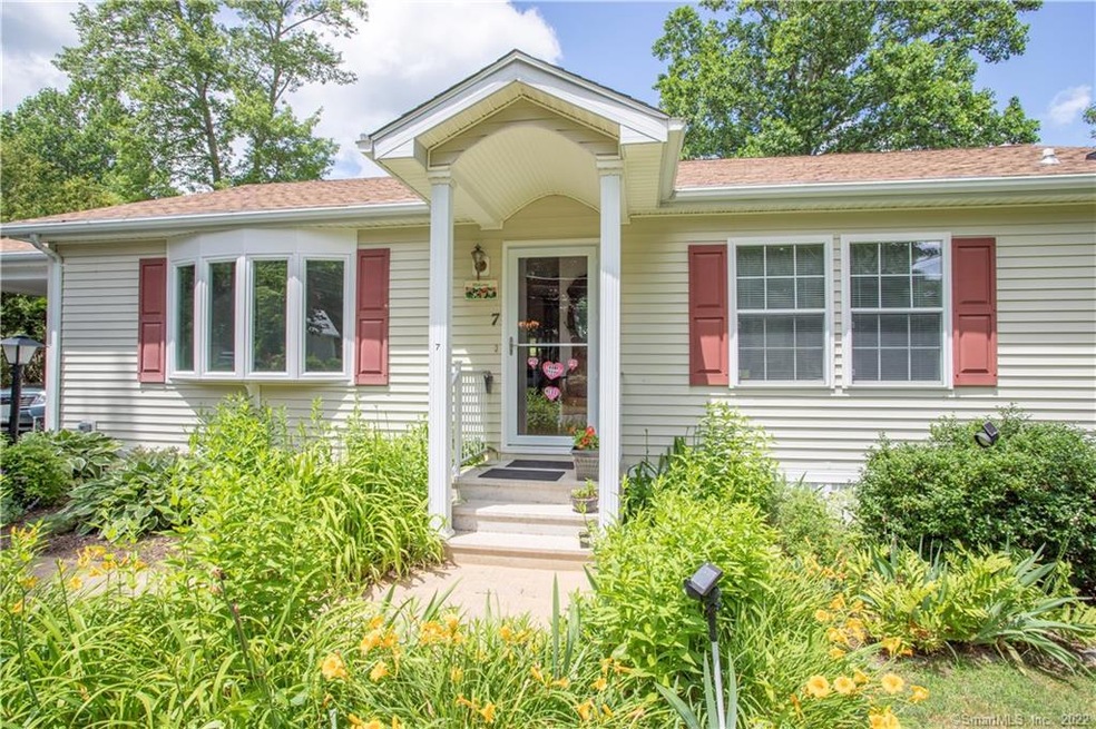 Welcome to 7 Whitewood, step right in!