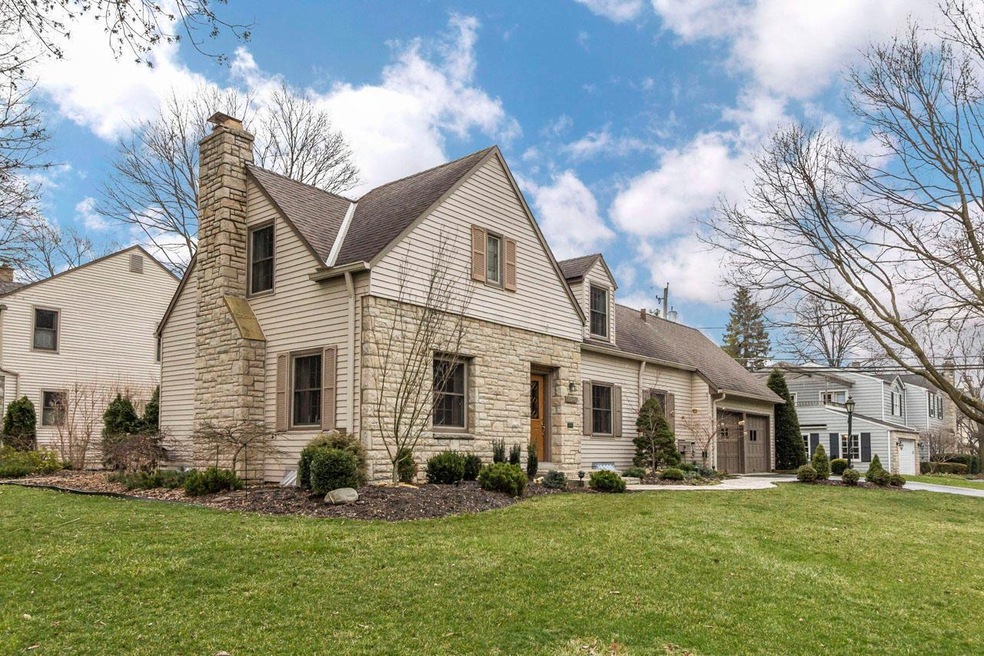Welcome to 2840 Mountview Road!