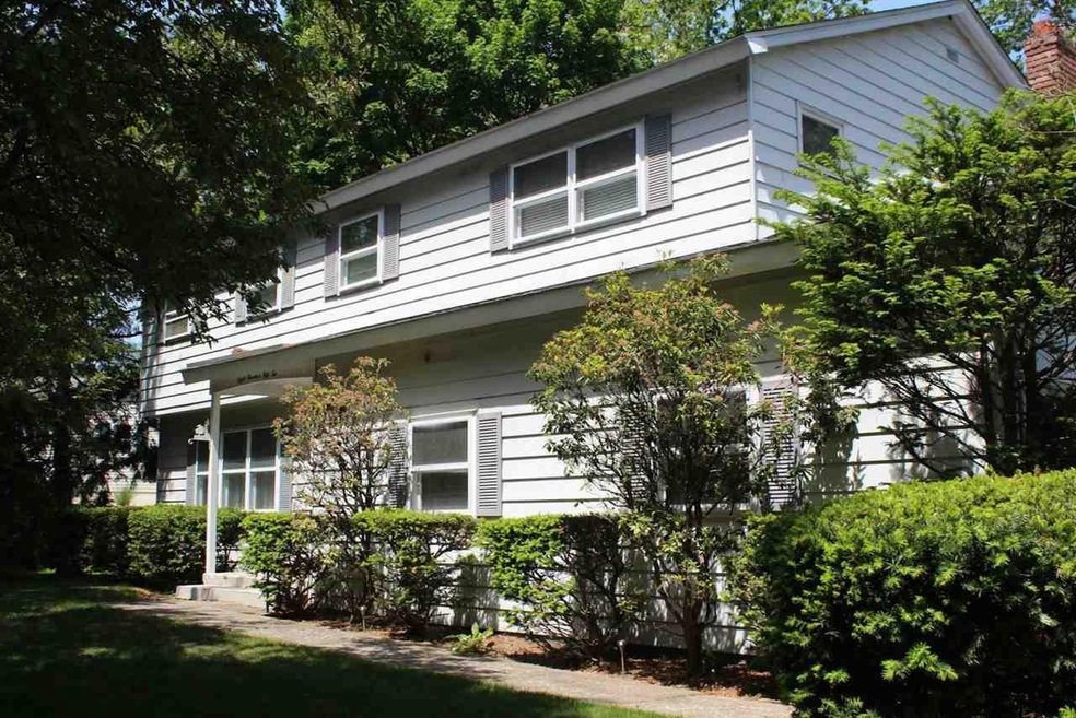 852 Hereford Way, Schenectady, NY 12309 - photo 1