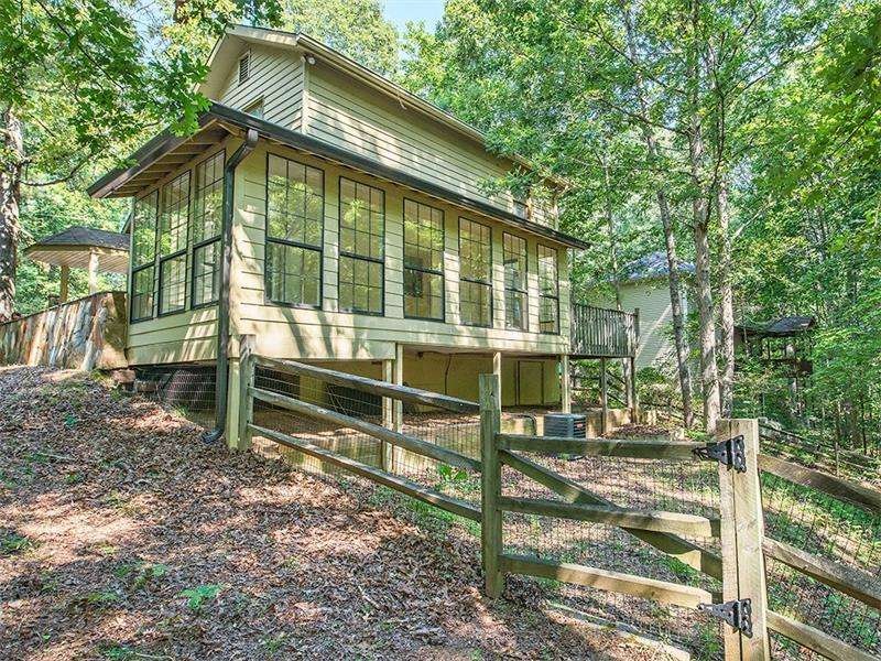 Adorable 3 bedroom cottage steps from the Port Roy