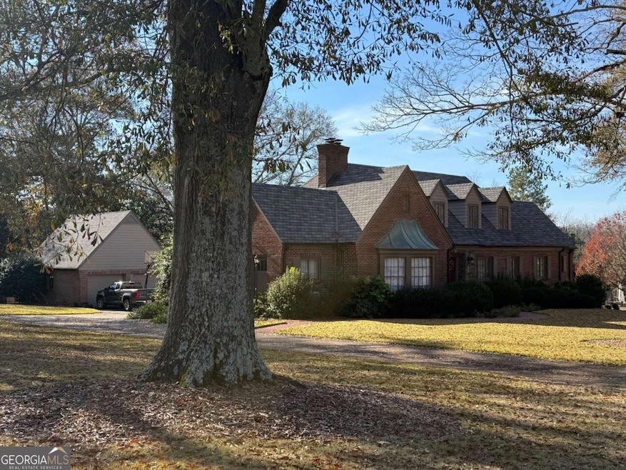 511 Dixon Dr, Gainesville, GA 30501 - photo 1