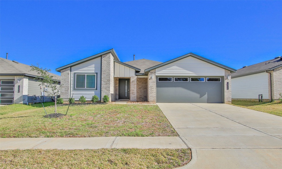 14246 Wonder Lake Ln, Shenandoah, TX 77384 - photo 1