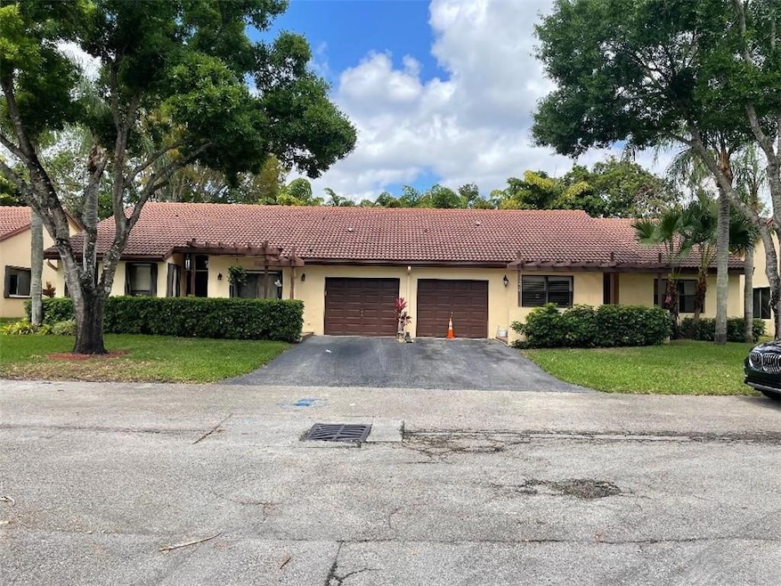 7254 Solandra Ln, Tamarac, FL 33321 - photo 1