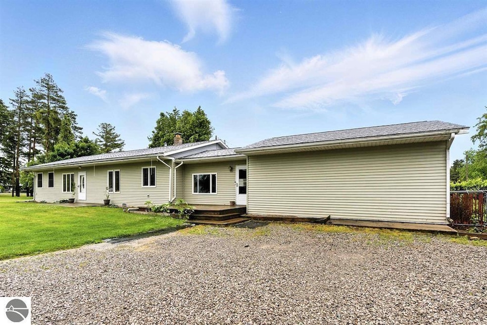 534 S Main St, Au Gres, MI 48703 - photo 1