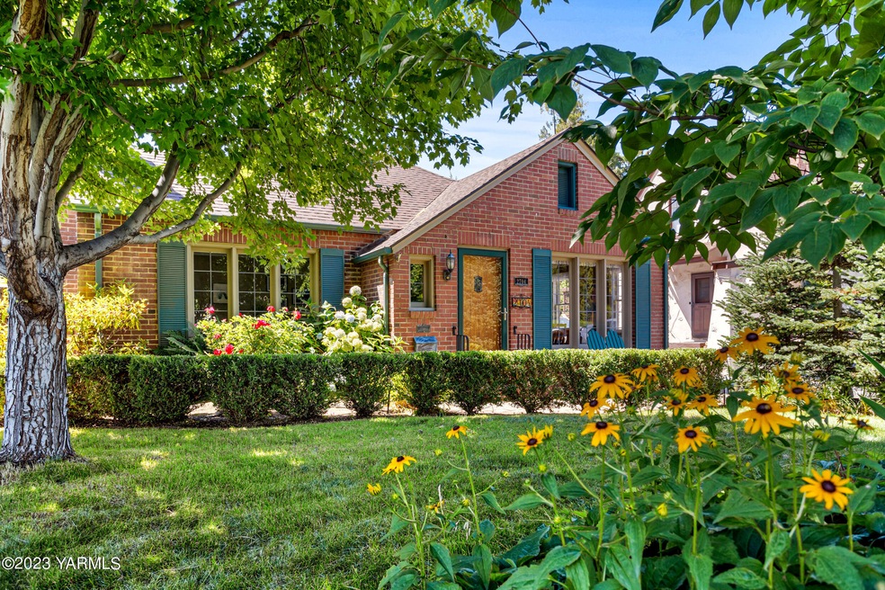 2704 W Yakima Main