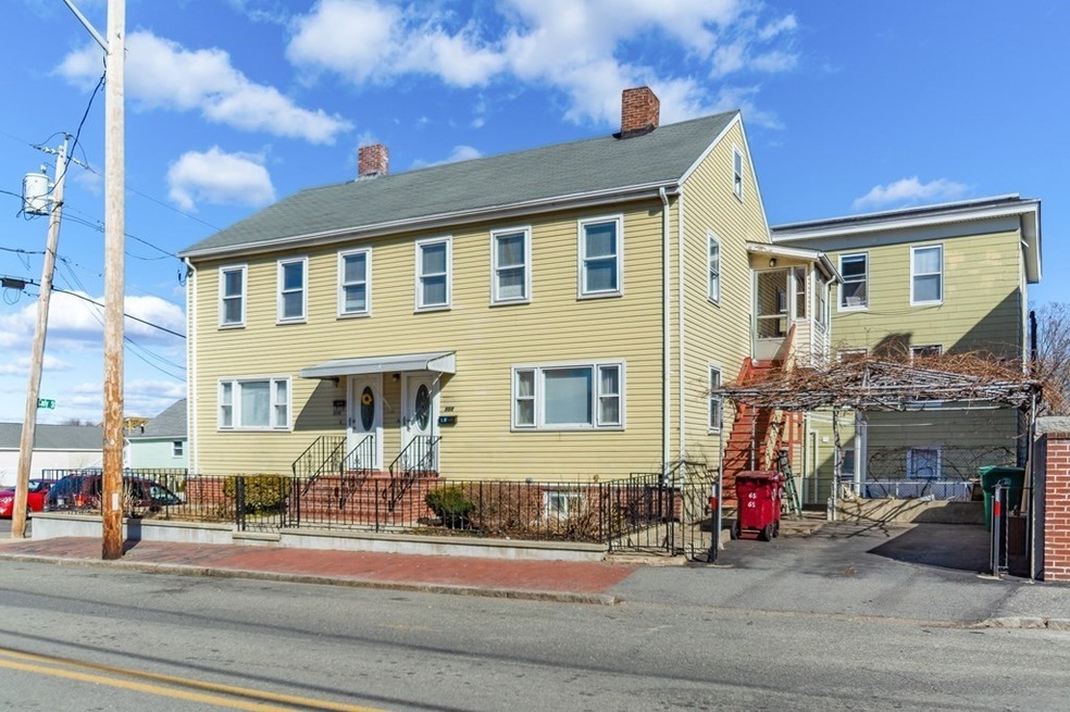 556 Central St, Lowell, MA 01852 - photo 1