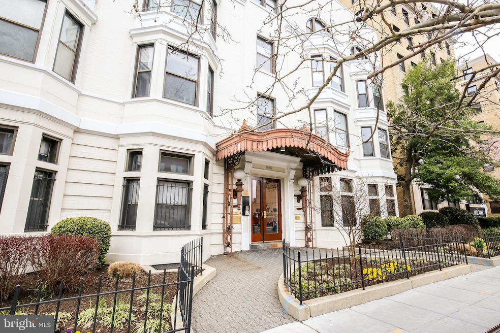 1669 Columbia Rd NW unit T-2, Washington, DC 20009 - photo 1