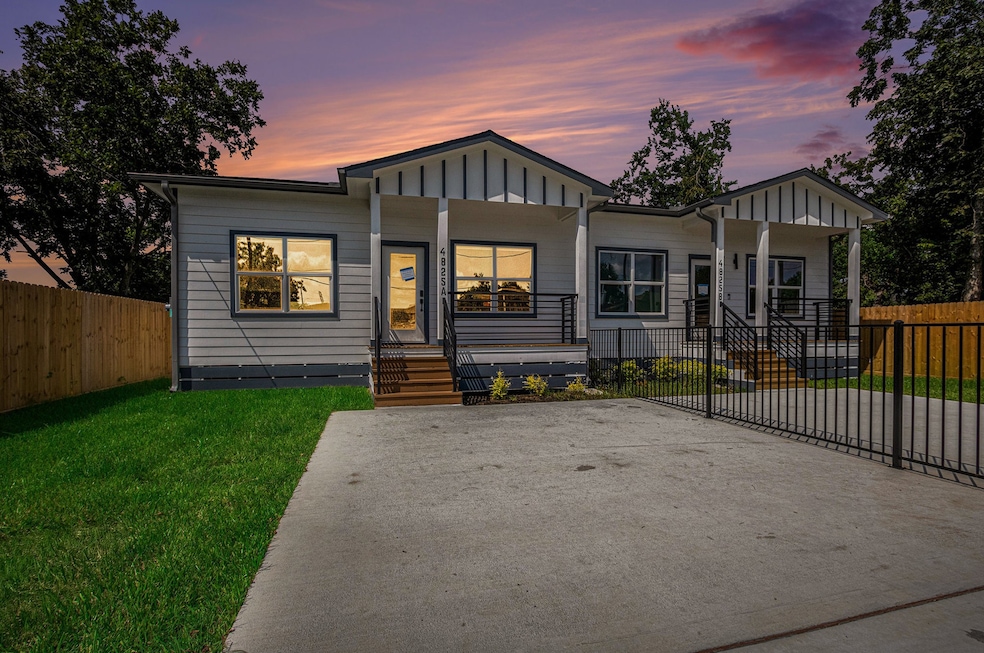 4825 Pederson St unit A and B, Houston, TX 77033 - photo 1