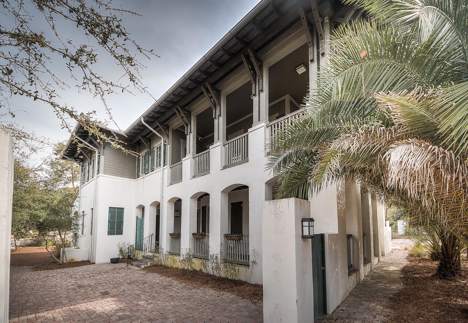 90 Pinecrest Exterior2