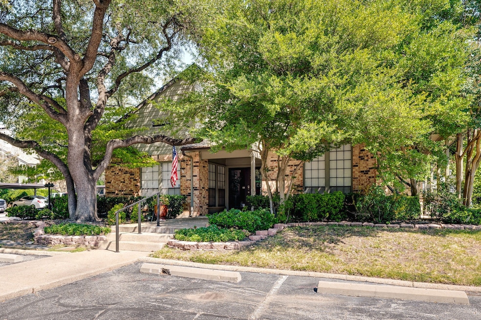 5335 Bent Tree Forest Dr unit 126, Dallas, TX 75248 - photo 1