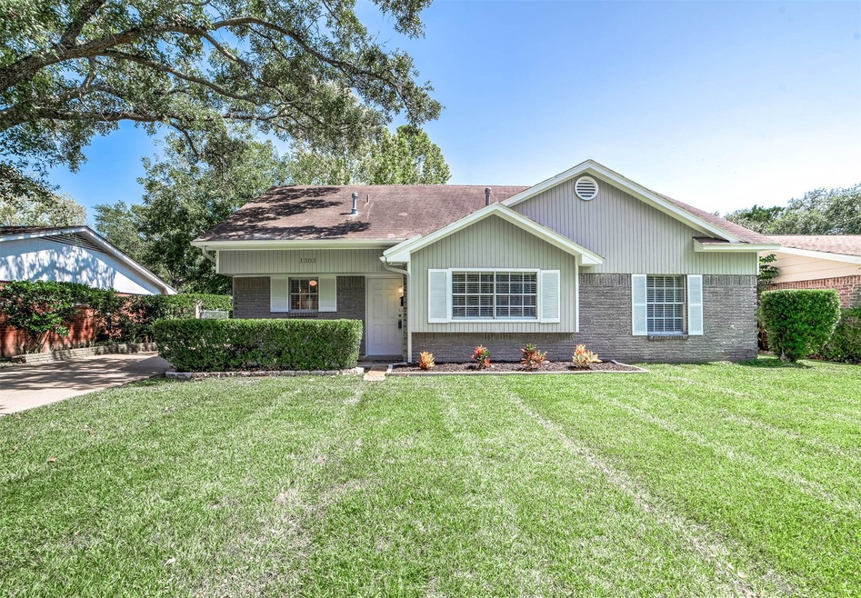 1303 Elm St, Alvin, TX 77511 - photo 1