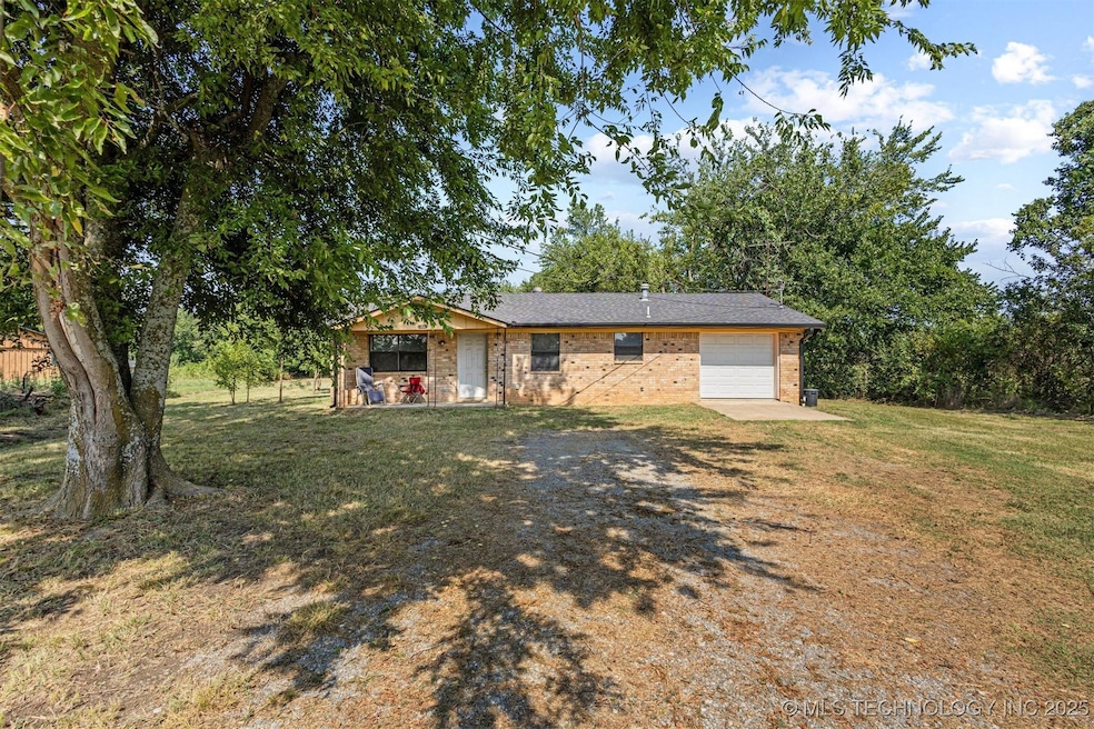 627 S Franklin St, Colbert, OK 74733 - photo 1