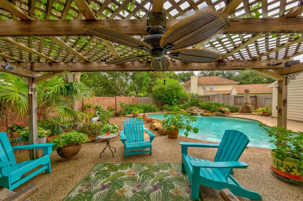 So many ways to beat the Texas heat in this gorgeo