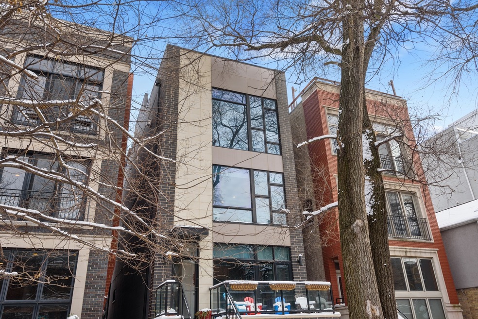 1021 N Honore St unit 2, Chicago, IL 60622 - photo 1