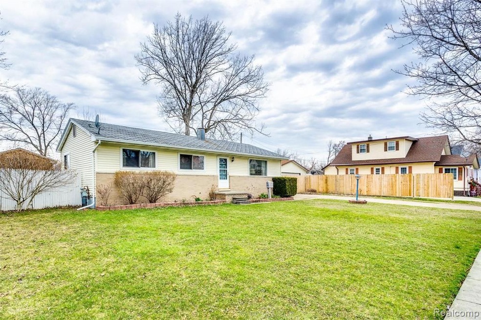 737 16th St, Port Huron, MI 48060 - photo 1