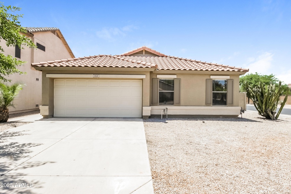 000-photo-front-view-8405751