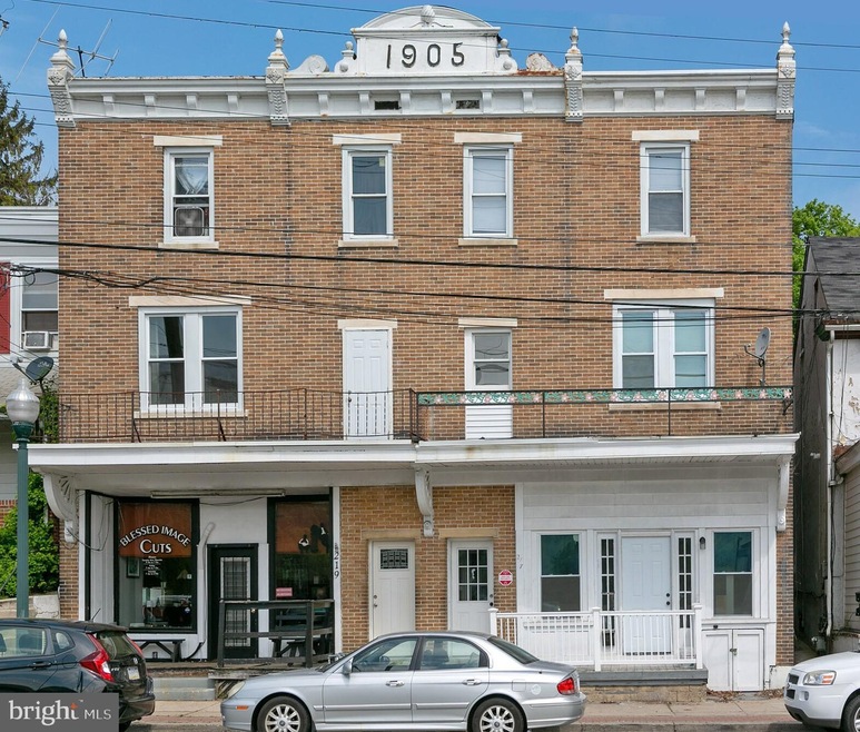 217 W Lancaster Ave unit 1A, Downingtown, PA 19335 - photo 1