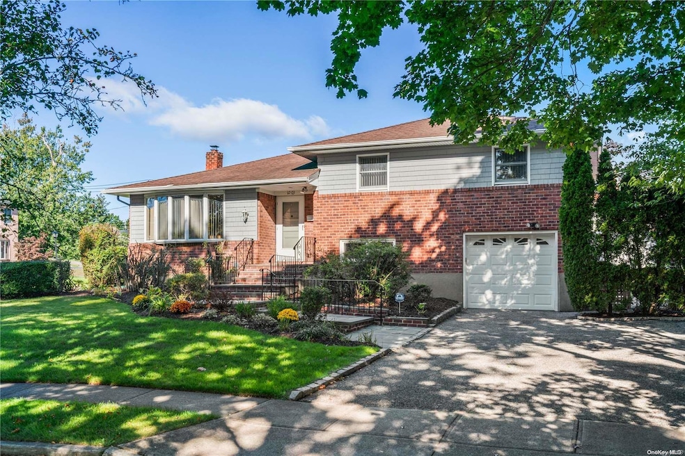 Sold $1,200,000 • Co-Listing Agent