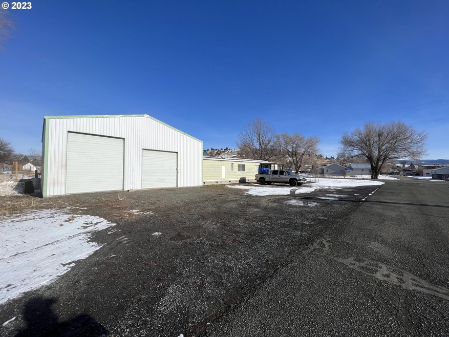 410 W 4th St, Prairie City, OR 97869 - photo 1