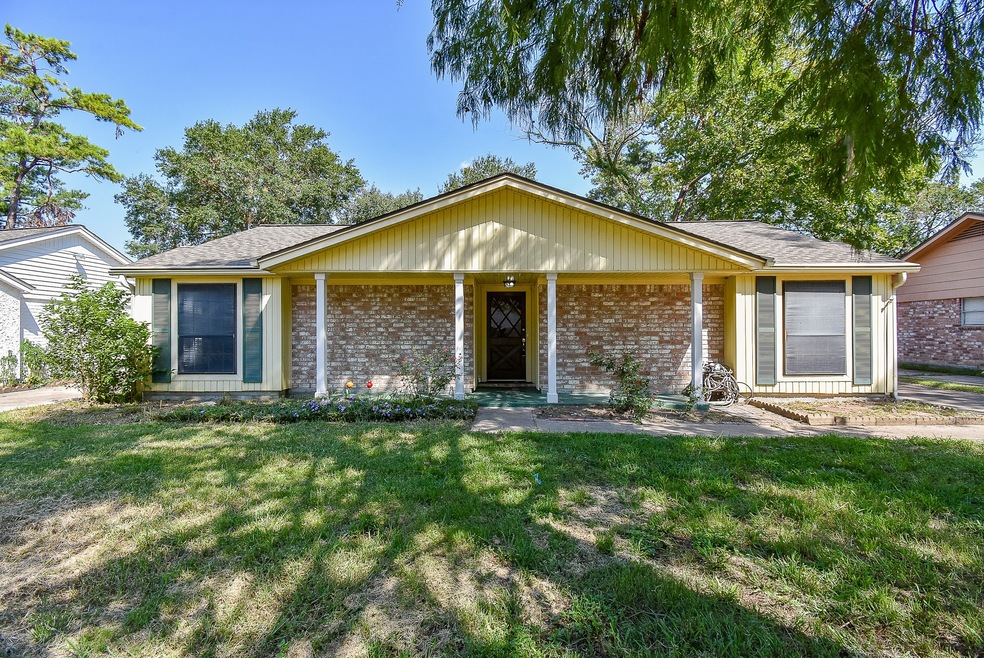 7246 Woodfern Dr, Houston, TX 77040 - photo 1