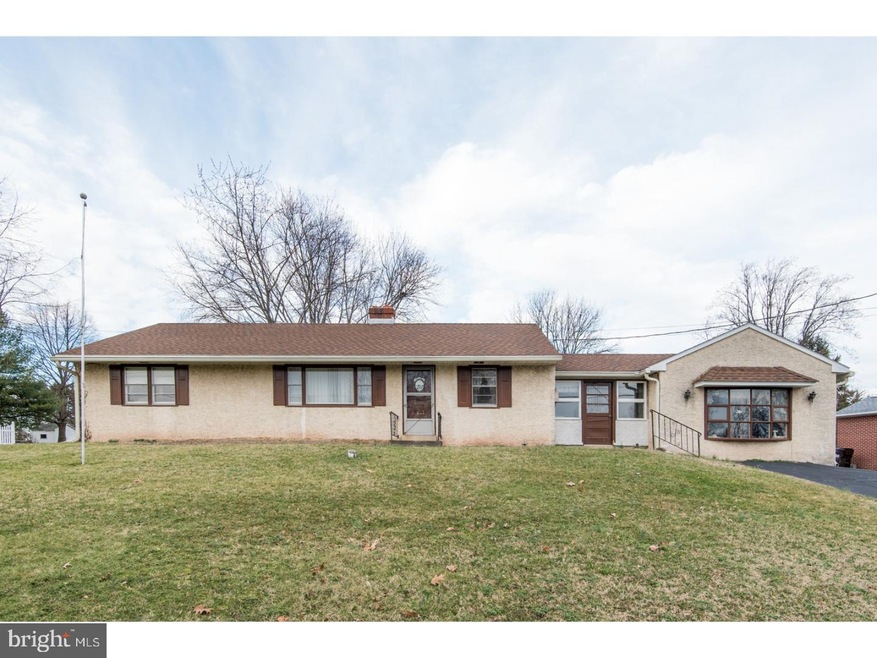 411 E Moyer Rd, Pottstown, PA 19464 - photo 1