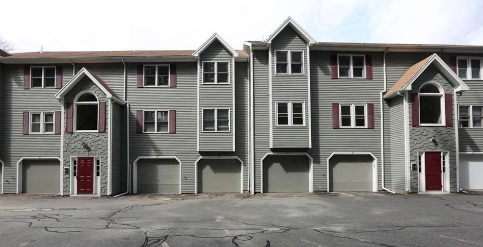 74 Tennis Plaza Rd unit 40, Dracut, MA 01826 - photo 1