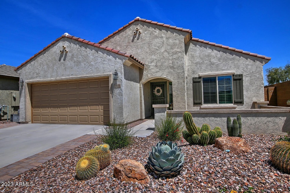 2419 N Hidden Canyon Dr-large-001-044-Fr