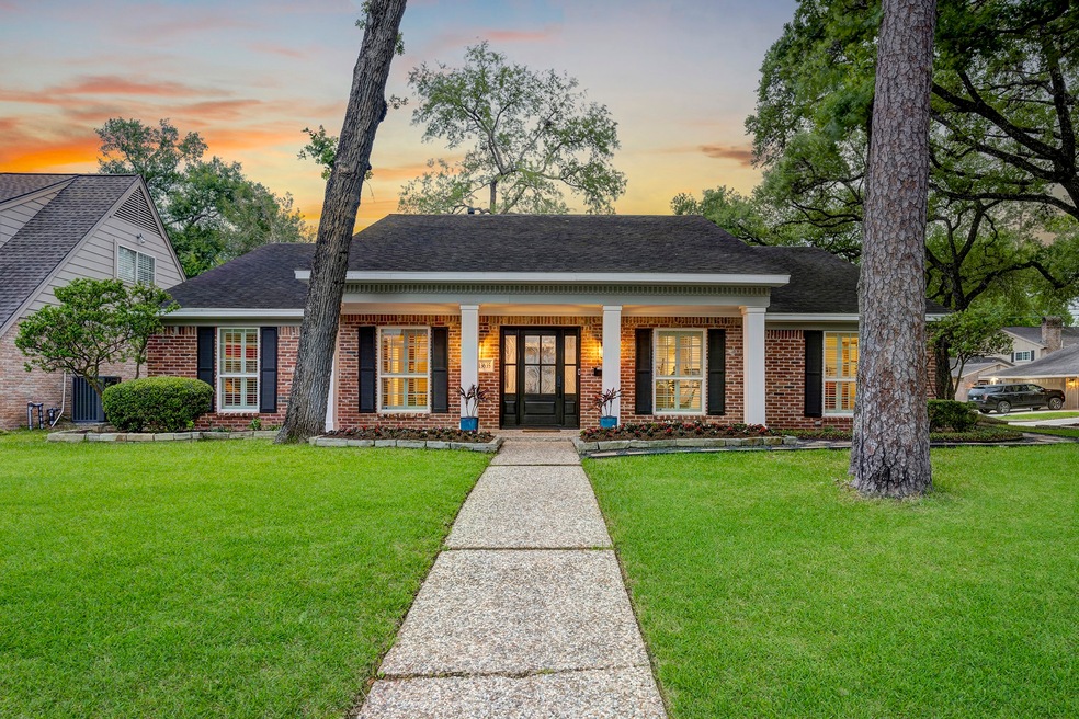 13635 Pebblebrook Dr, Houston, TX 77079 - photo 1