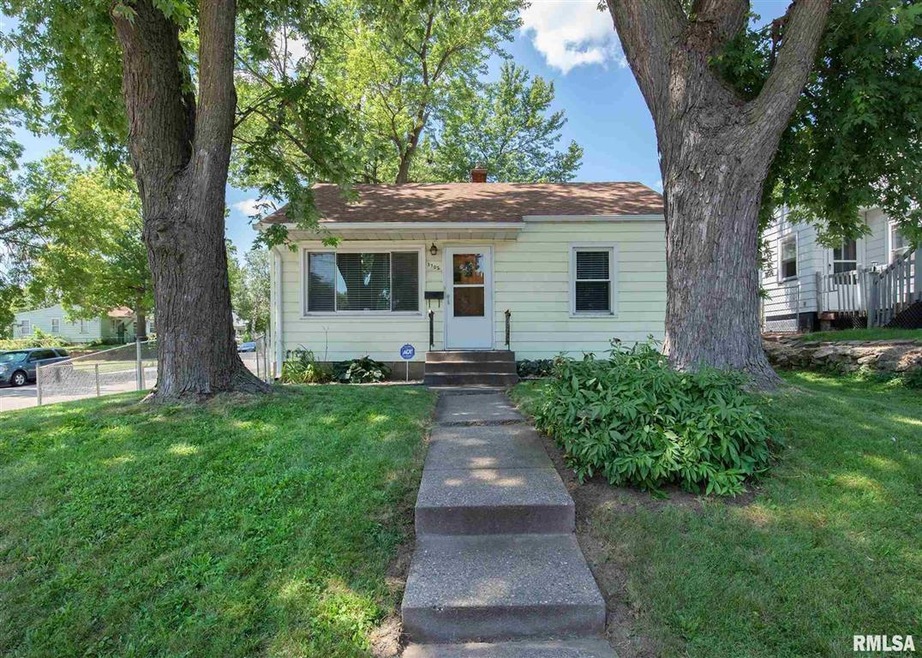 3702 N Sturdevant St, Davenport, IA 52806 - photo 1