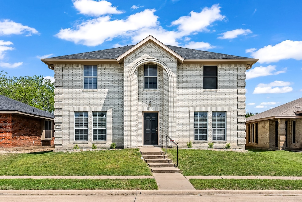 609 Flagstaff Dr, Desoto, TX 75115 - photo 1