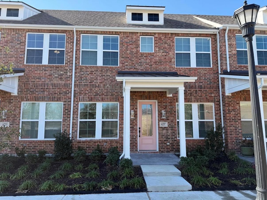 6237 Parker Blvd, North Richland Hills, TX 76180 - photo 1