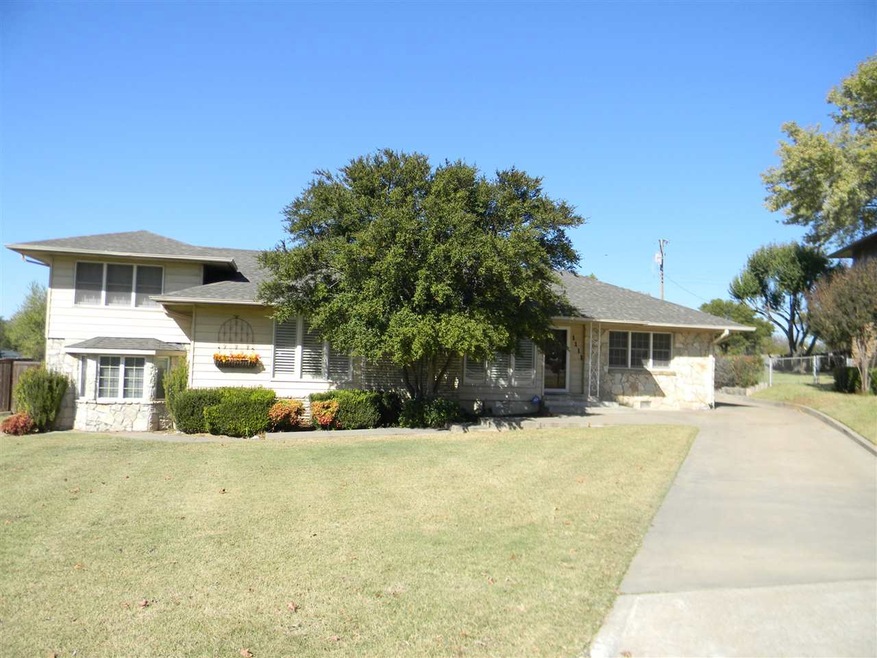 1111 Crescent Dr, Duncan, OK 73533 - photo 1