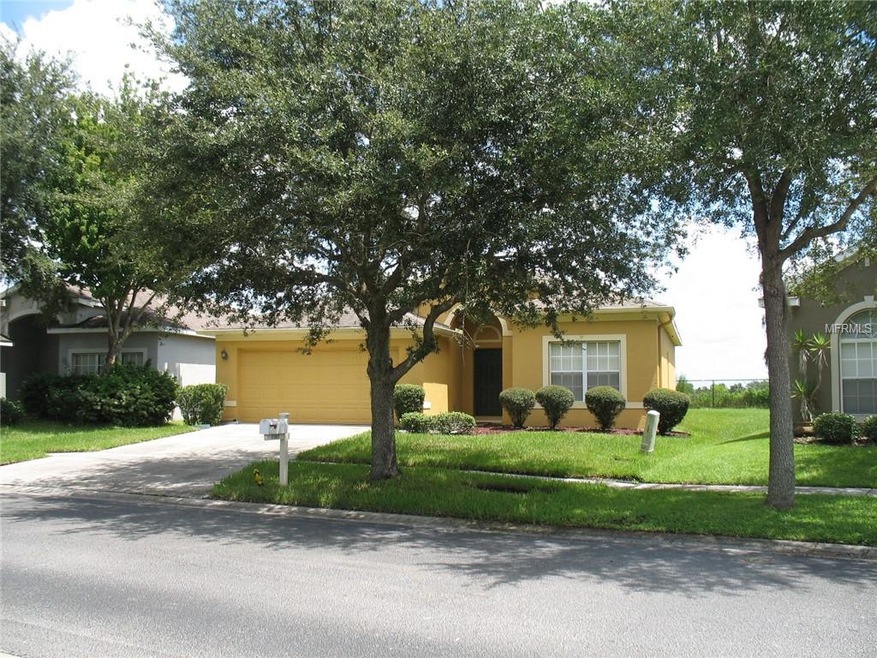 Beautifully landscaped, warm and inviting.  Welcom