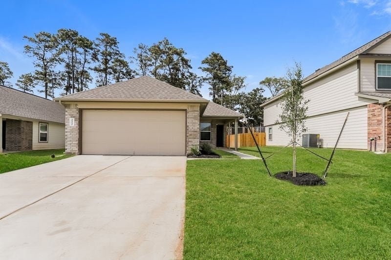 222 Blue Crane St, Huntsville, TX 77320 - photo 1