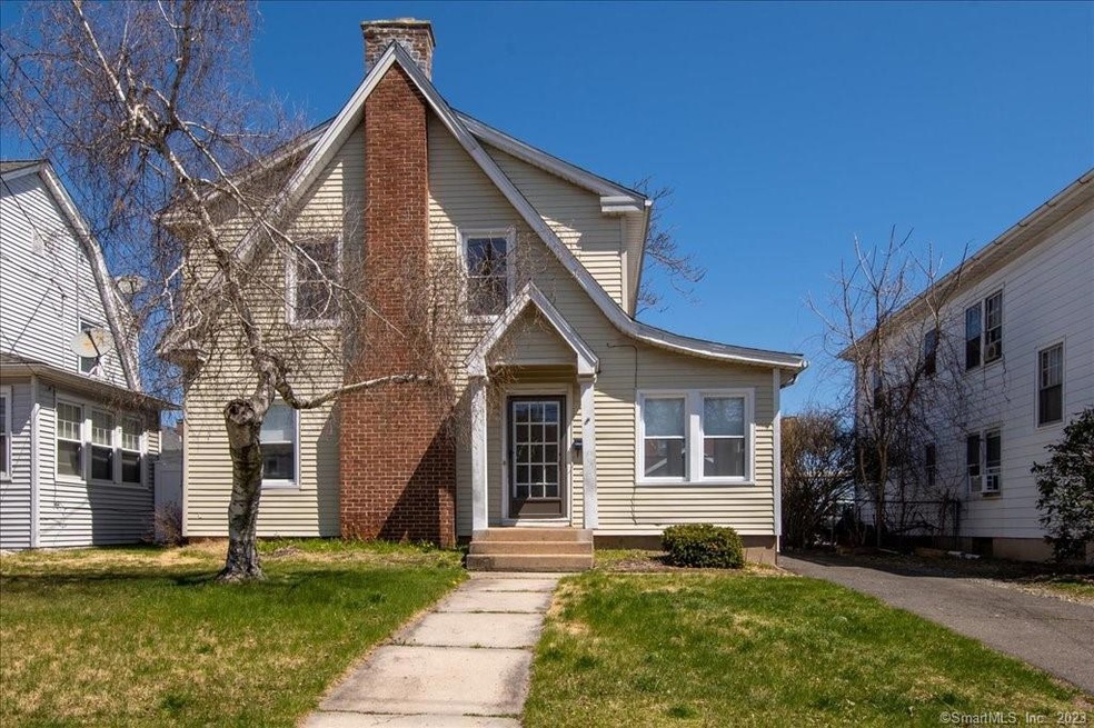 8 Washington Cir, West Hartford, CT 06119 - photo 1