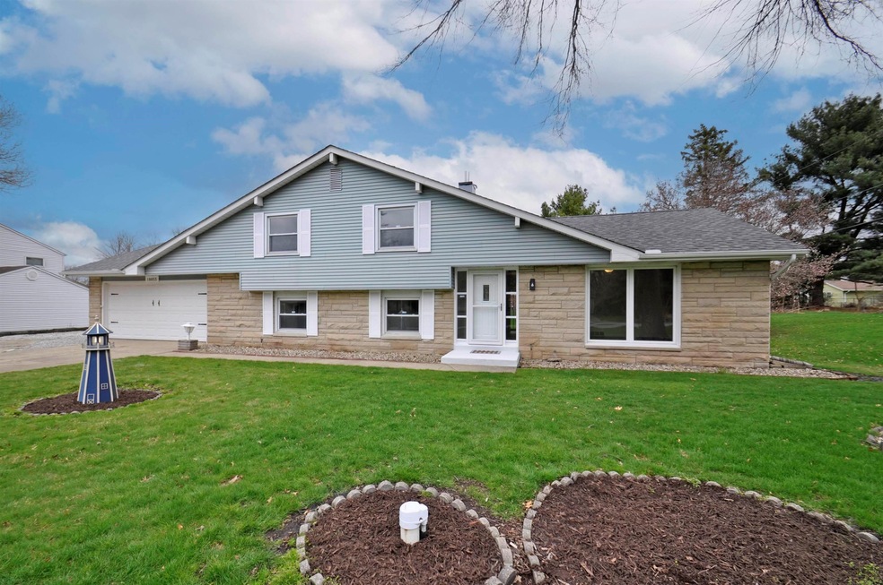 18055 Heatherfield Dr, South Bend, IN 46637 - photo 1