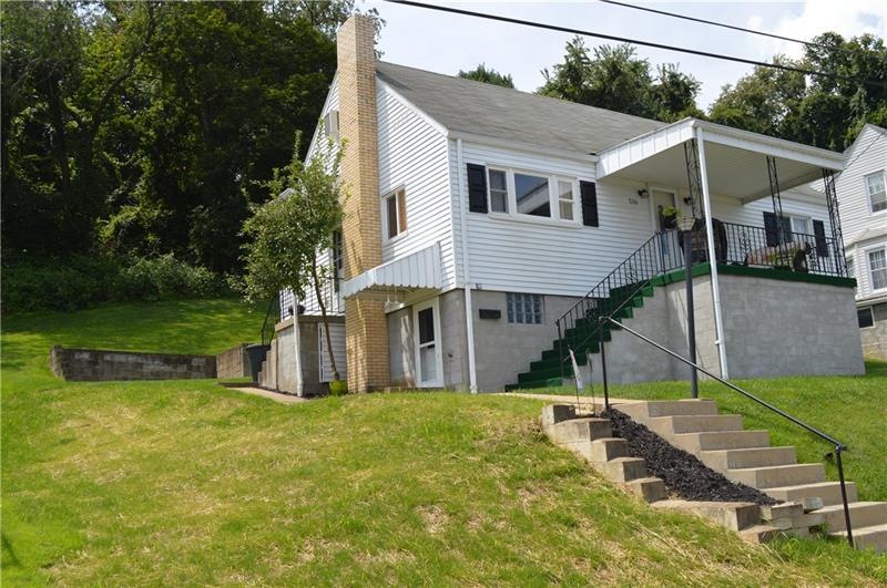 Very well maintained three bedroom bungalow !