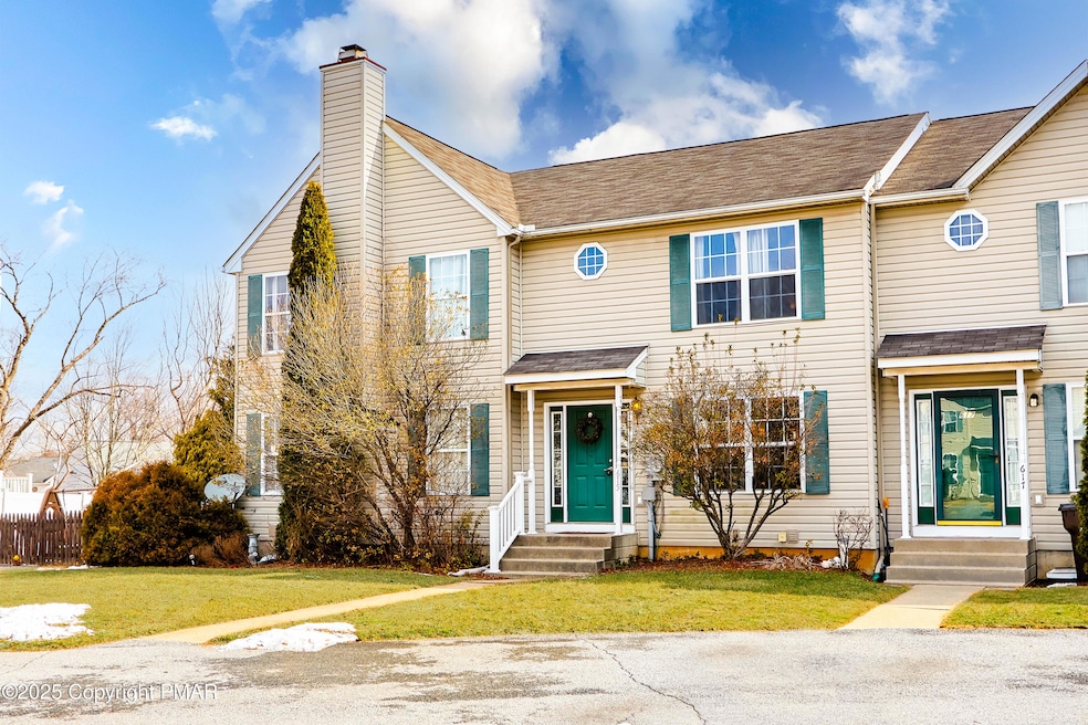 615 Abbe Ct, Freemansburg, PA 18017 - photo 1