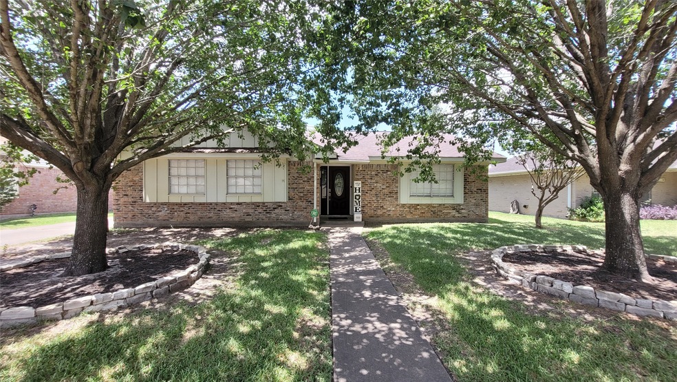 10123 Kirkdale Dr, Houston, TX 77089 - photo 1