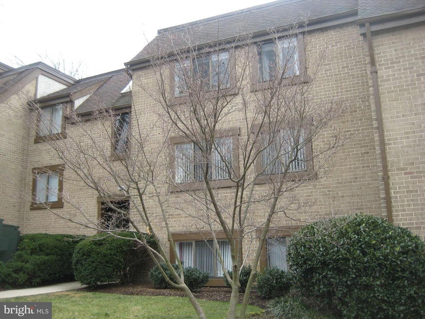 1668 Parkcrest Cir unit 201, Reston, VA 20190 - photo 1