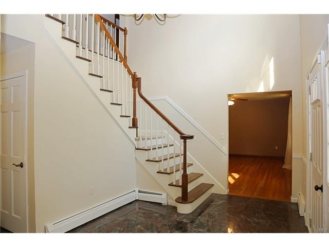 7 Woodridge Ln, New Fairfield, CT 06812 - photo 1