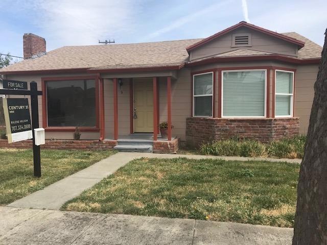 Cute cottage/bungalow style home with newer window