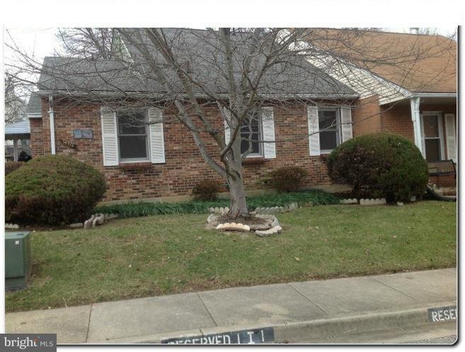 14922 Laurel Oaks Ln, Laurel, MD 20707 - photo 1