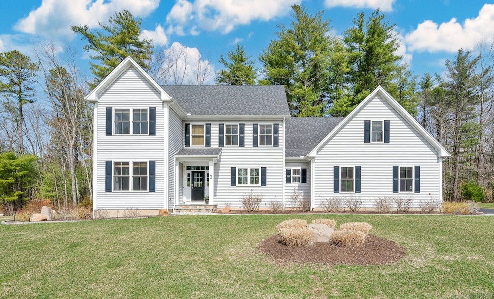 Immaculate Colonial in Cul-de-Sac location. Perfec